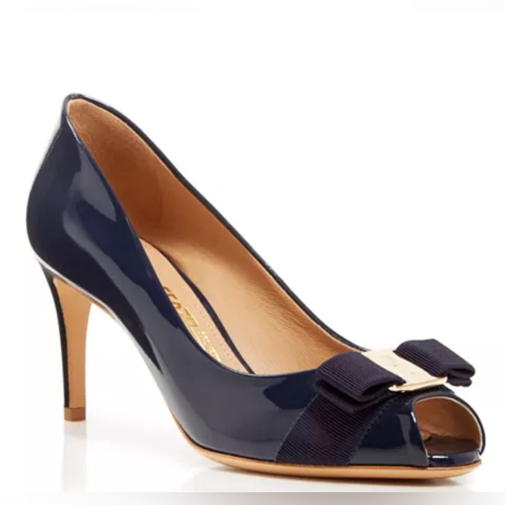 Salvatore Ferragamo NWT Luxury Party Classic RARE Authentic Black Patent Pumps